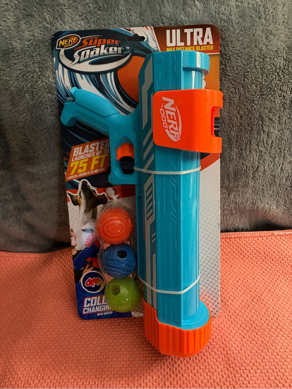 NWT 18”Nerf Dog Super Soaker Ultra 75 Feet Blaster (3) color changing balls.